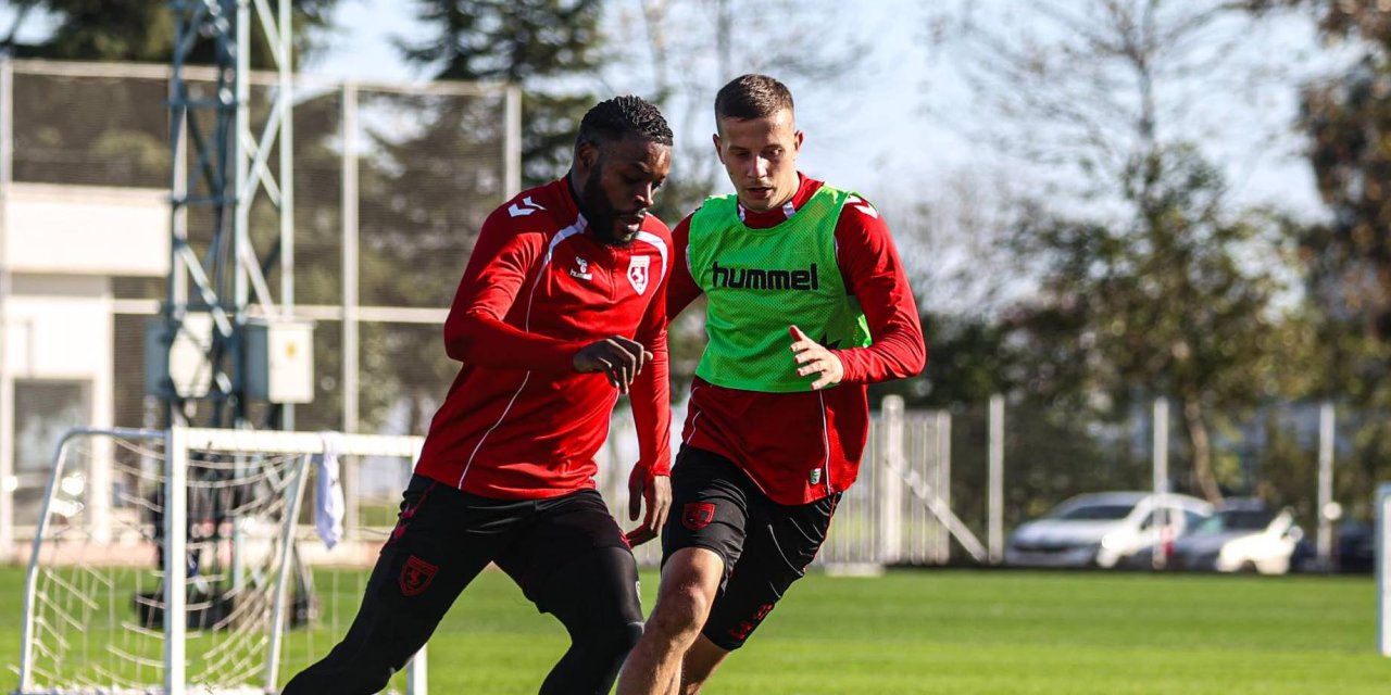 Ntcham ve Satka takımla çalışmalara başladı