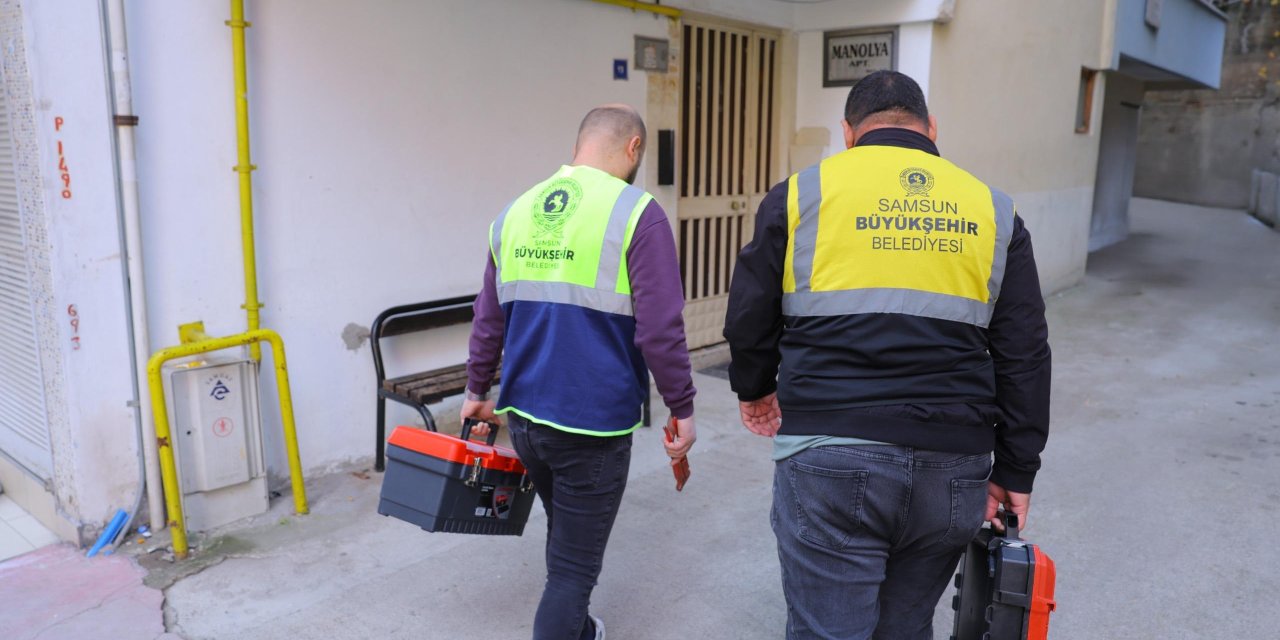 Belediye ekipleri özel bireylerin yanında