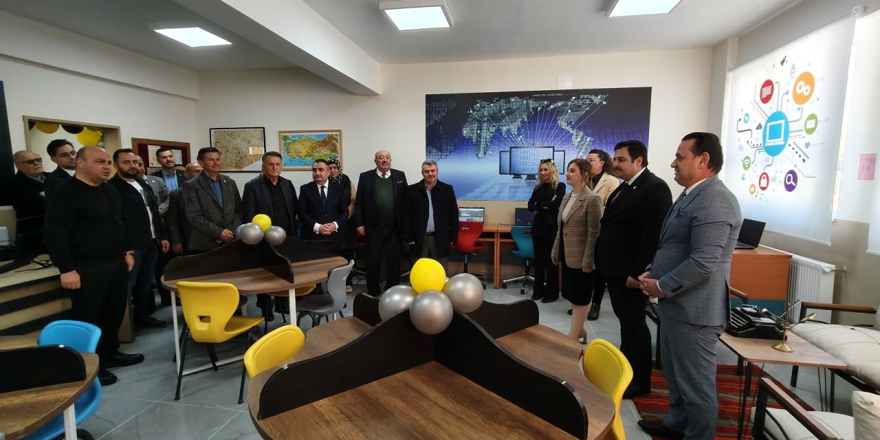 Hayırseverden okuduğu köy okuluna vefa