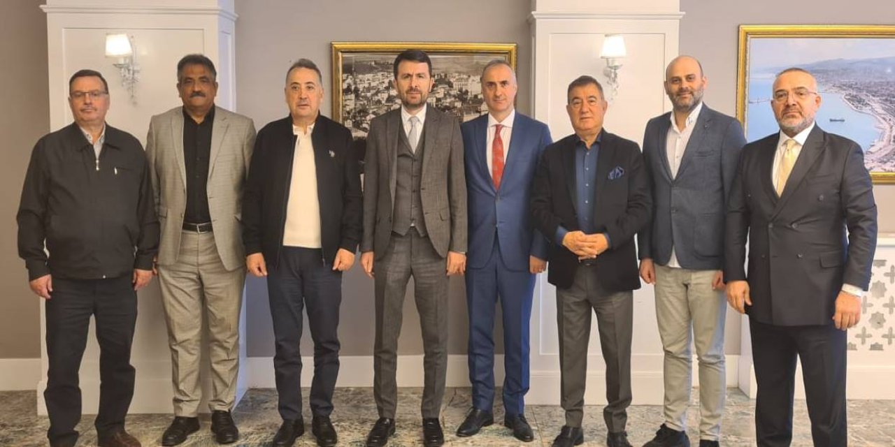 Resmi ilan alan gazete sahipleri ile bir araya geldi