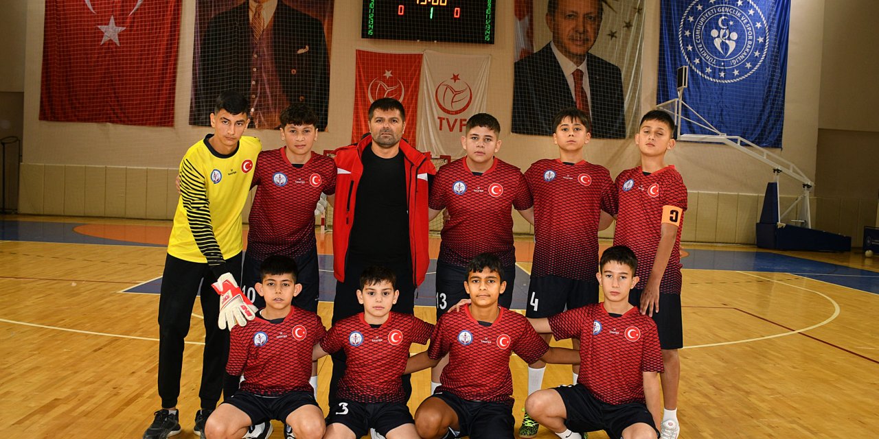 Yıldız Erkek Çarşamba Futsal İlçe Birinciliği başladı