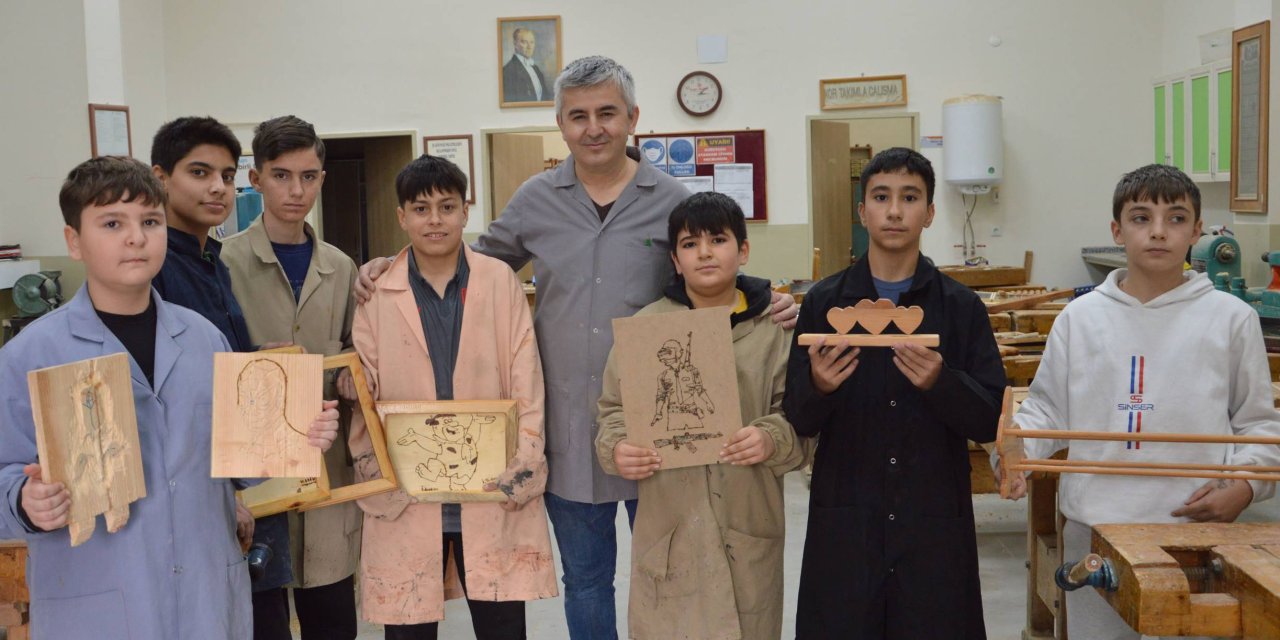 Zanaat atölyeleri öğrencilere üretime yönlendiriyor