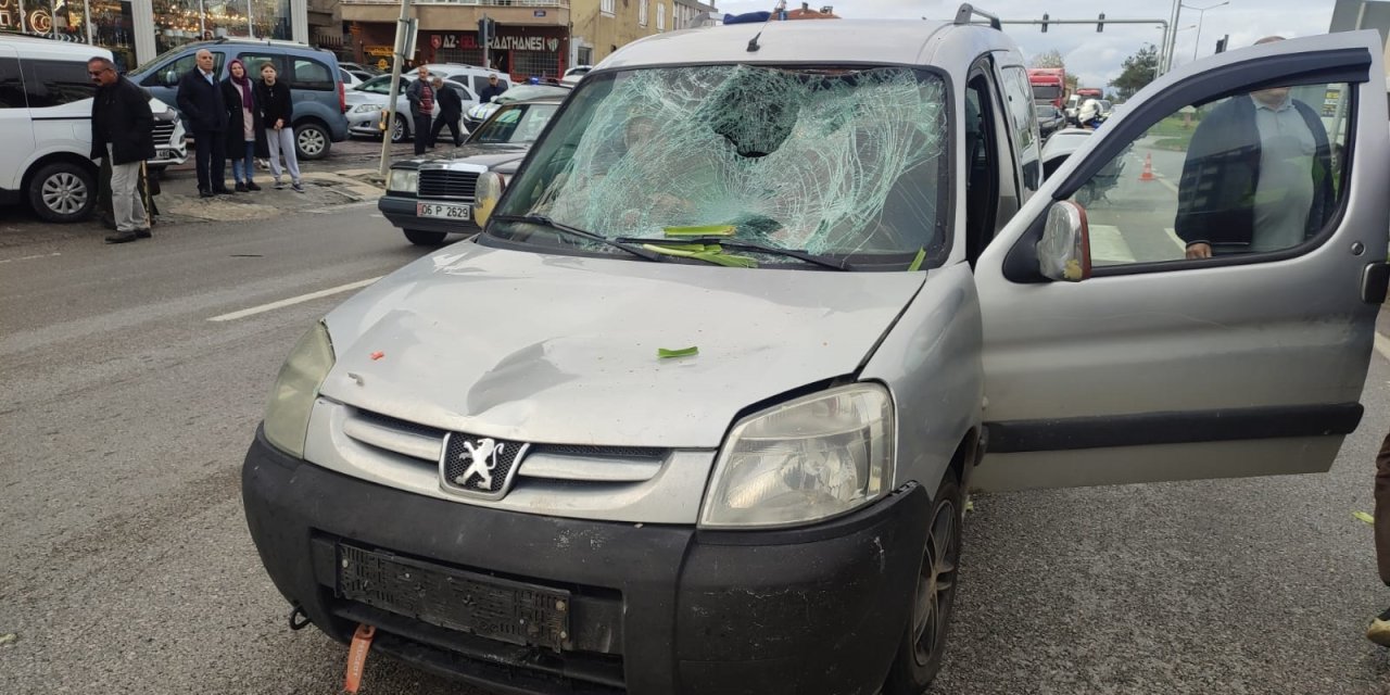 Hafif ticari aracın çarptığı bisikletli ağır yaralandı