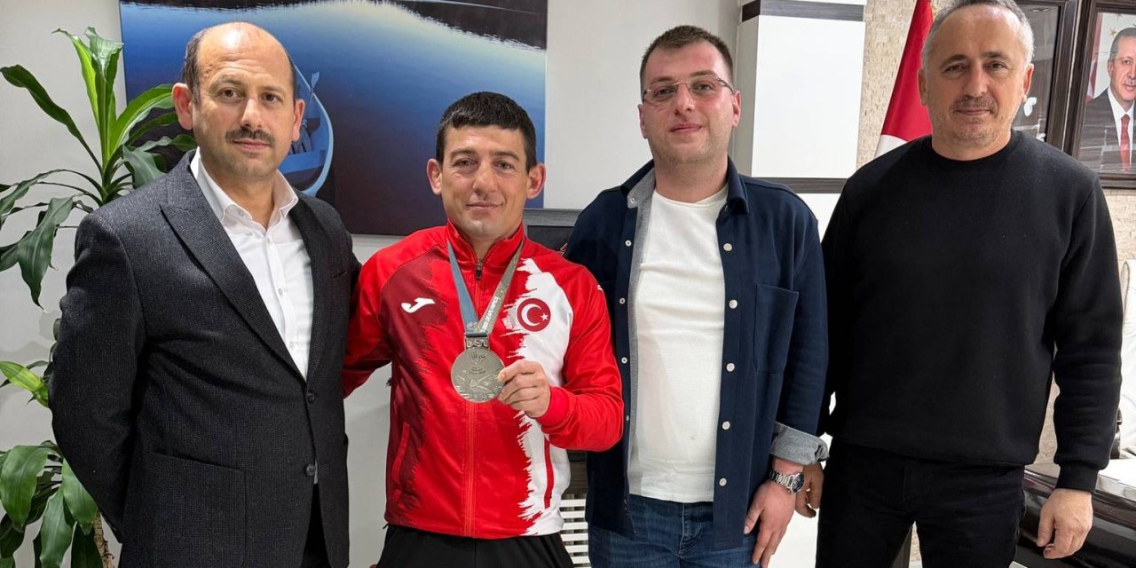 Başarılı sporcuyu makamında ağırladı