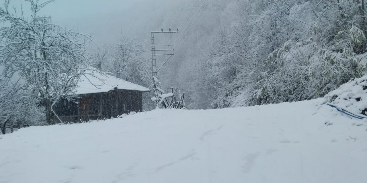 Salıpazarı beyaza büründü