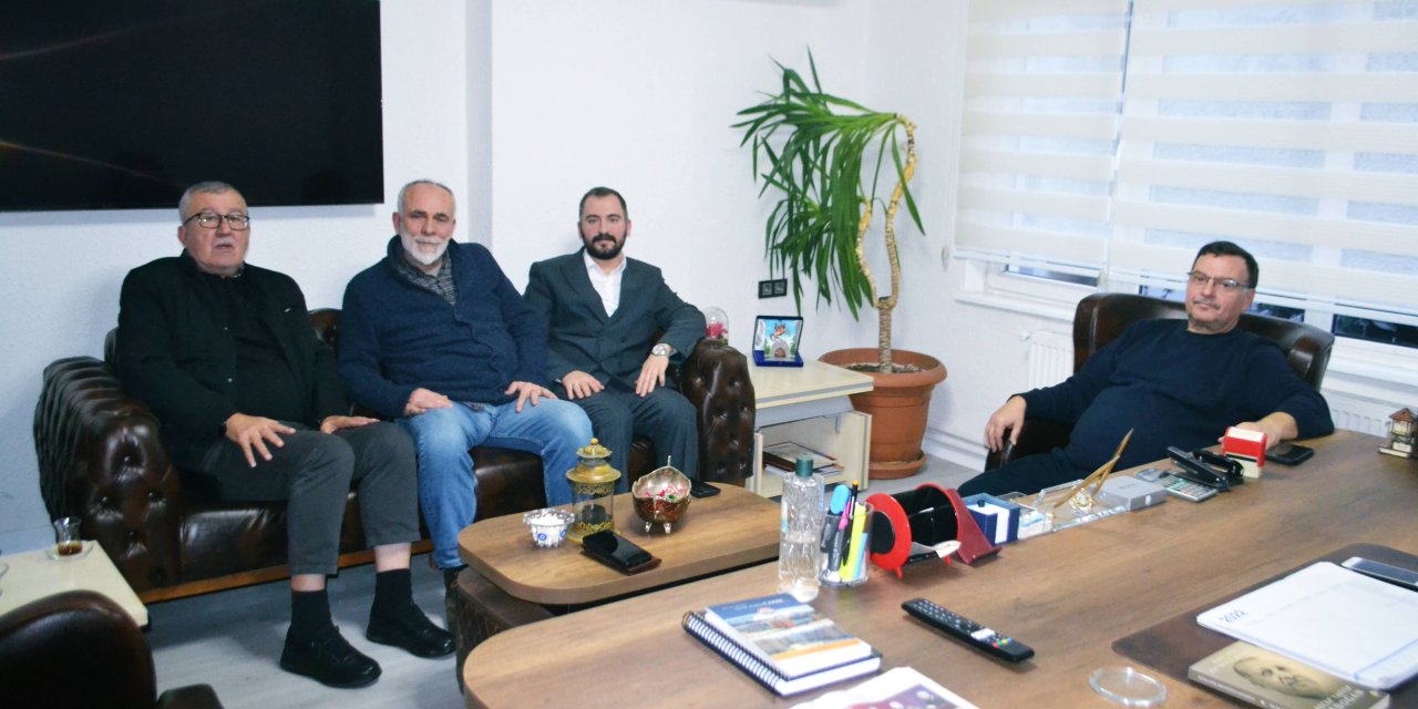 Yeni çalışma ofisinde misafirlerini ağırladı