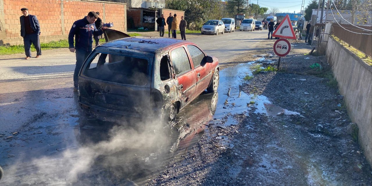 Samsun'da seyir halindeki otomobil yandı