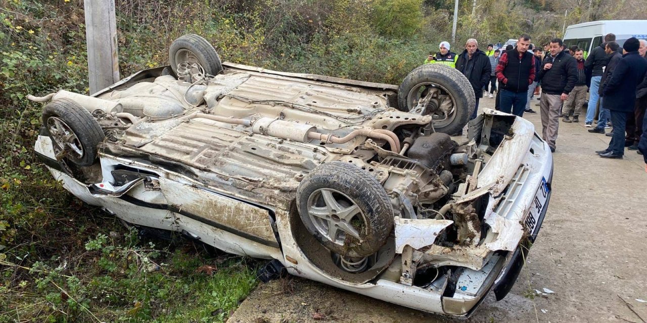 Devrilen otomobildeki 1 kişi öldü, 4 kişi yaralandı