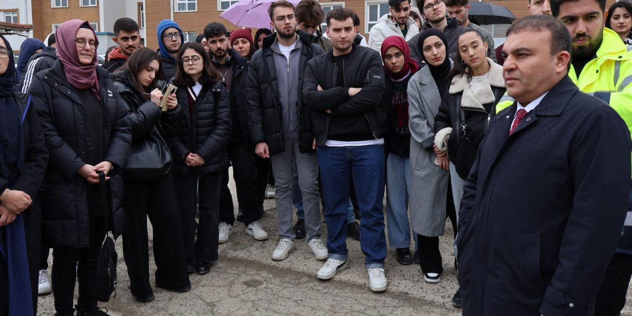 Mimarlık öğrencileriyle tecrübelerini paylaştı