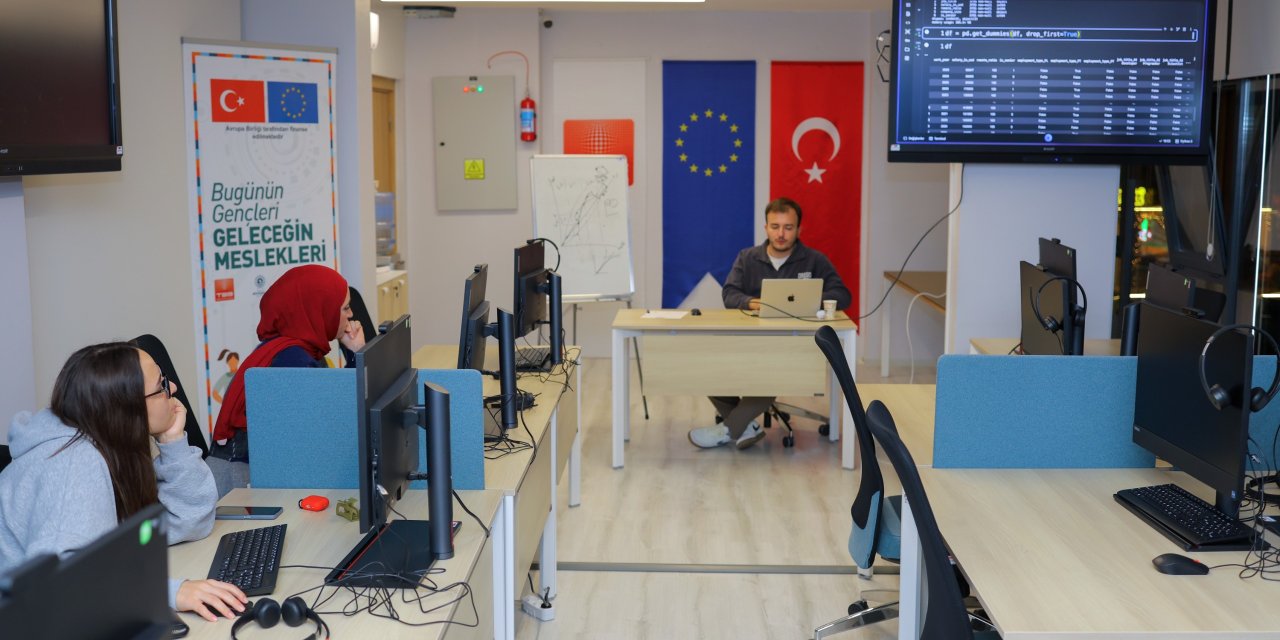 Kurs ve eğitimler devam ediyor