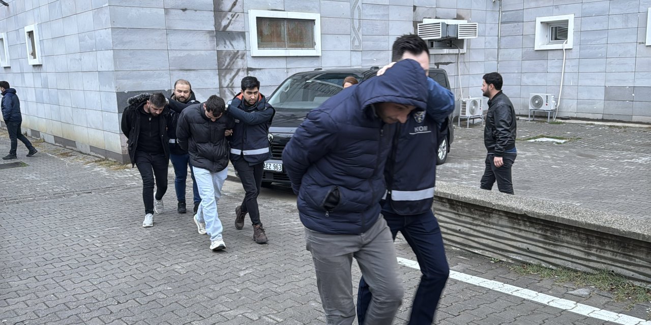 Kaçakçılık operasyonunda yakalanan 4 zanlı adliyede