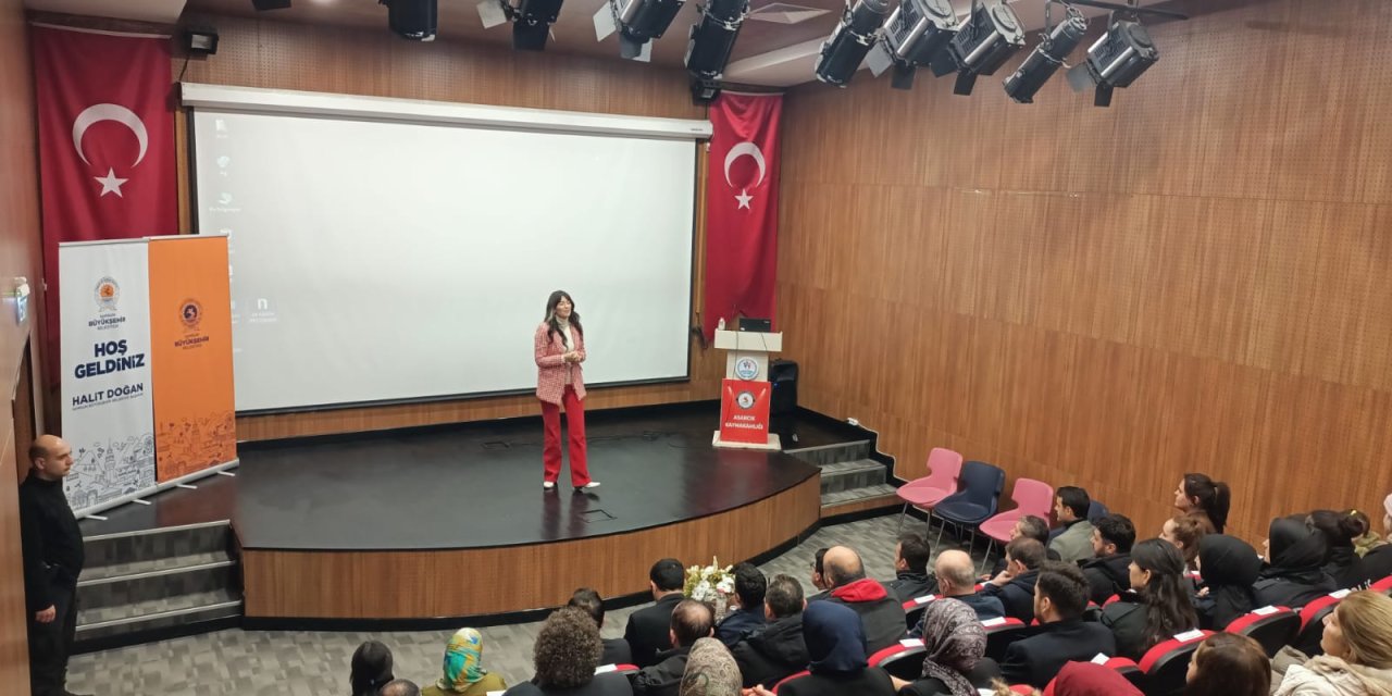 "Sınır var sinir yok" söyleşisi düzenlendi