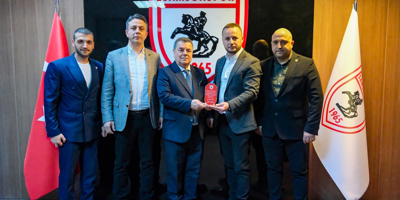 Teşekkür plaketi takdim edildi