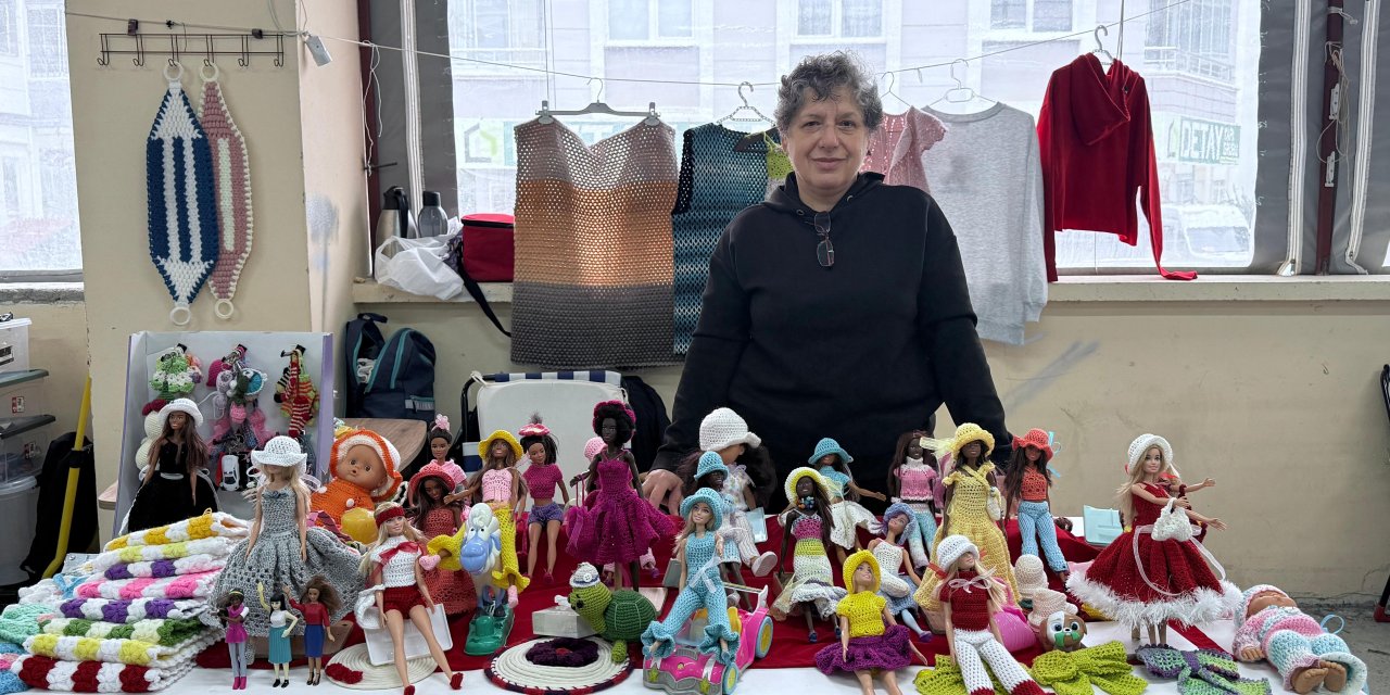 Ünlü sanatçıların tarzını bebek elbiselerine uyarlıyor