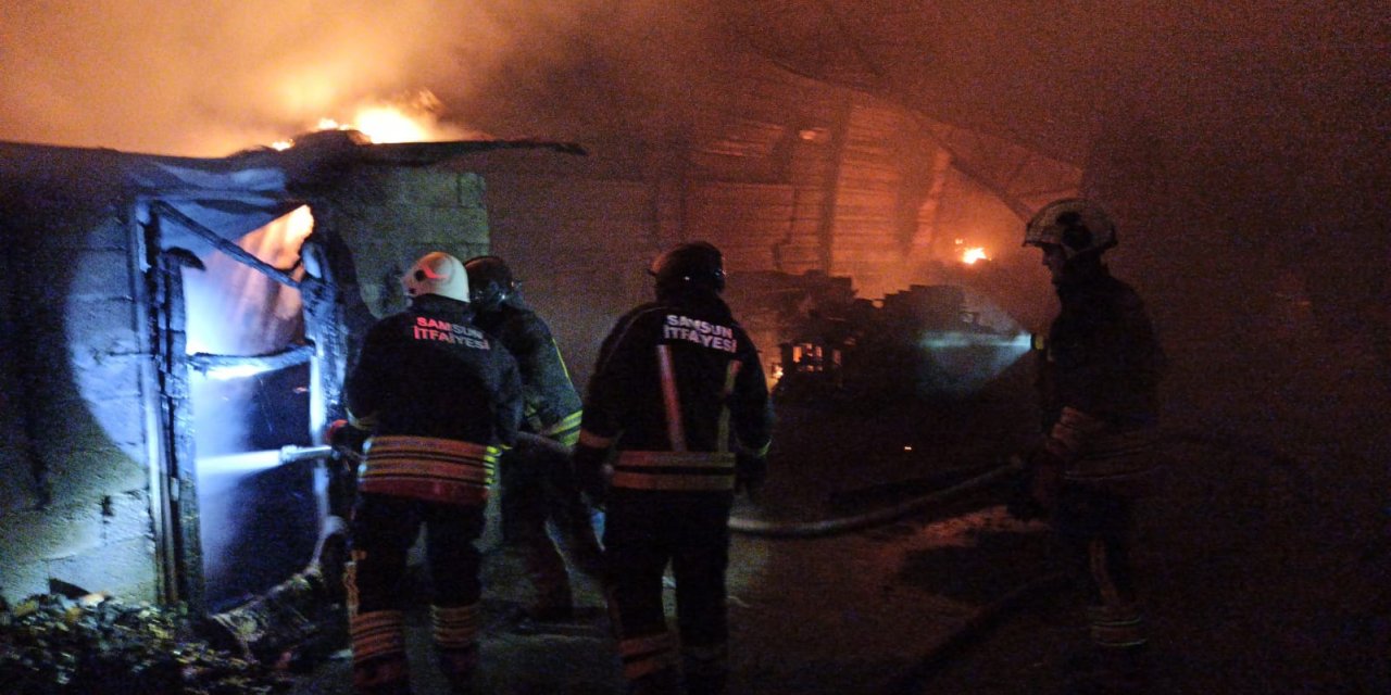 Samsun'da depoda çıkan yangın söndürüldü