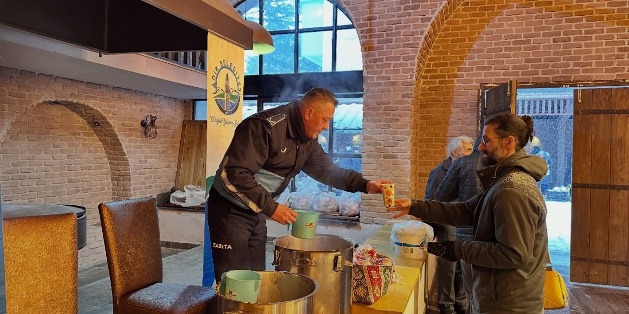 Pazarcı esnafına çorba ikramı yapıldı