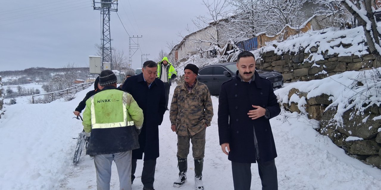 Havza'da karla mücadele sürüyor