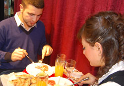 Vitrinde Canlı Manken Şov