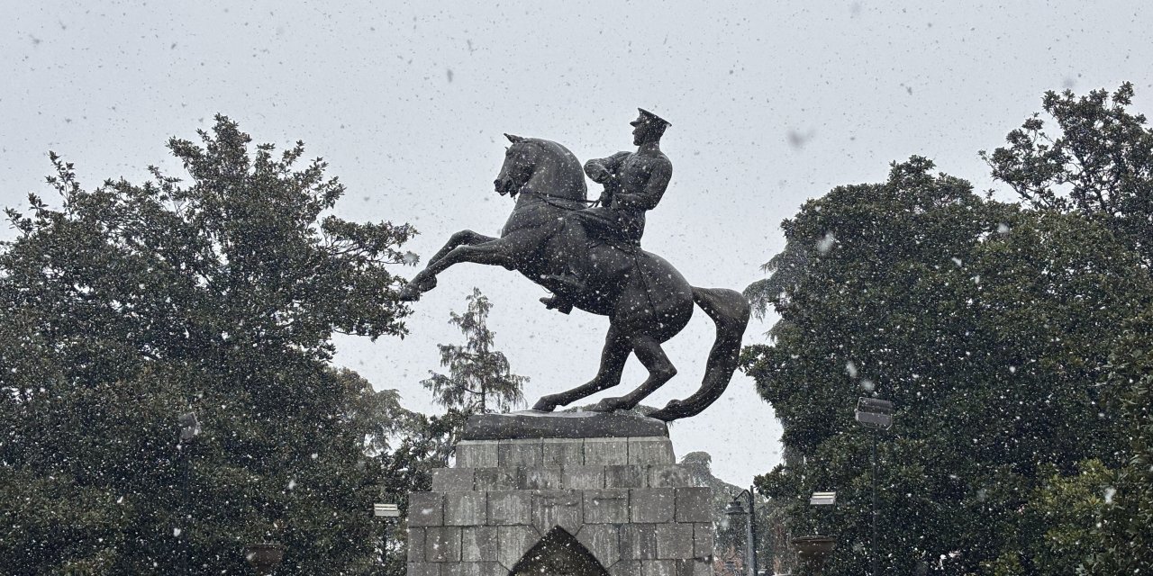 Samsun'da kar yağışı etkisini sürdürüyor