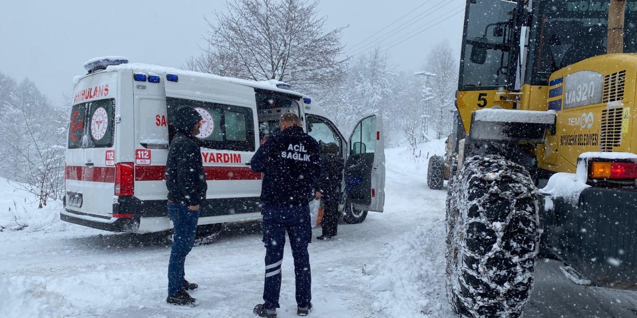 Mahsur kalan hasta ekipler hastaneye ulaştırdı