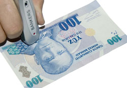 Sahte 100 TL'lik banknotla yakalandı