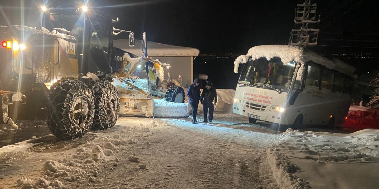 Belediye ekipleri vatandaşların yardımına koştu
