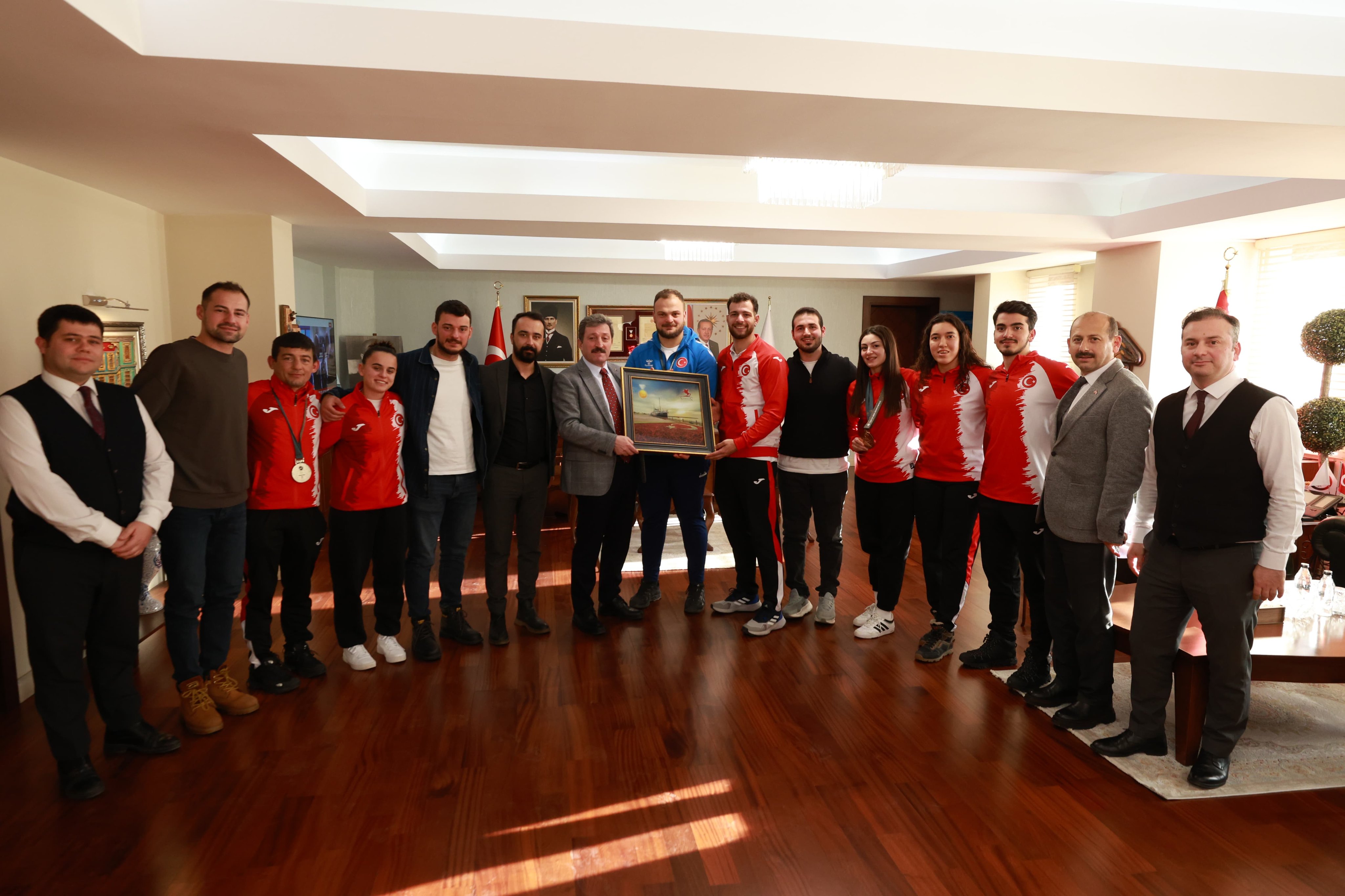 Sessiz şampiyonlar Vali Tavlı’nın konuğu oldu