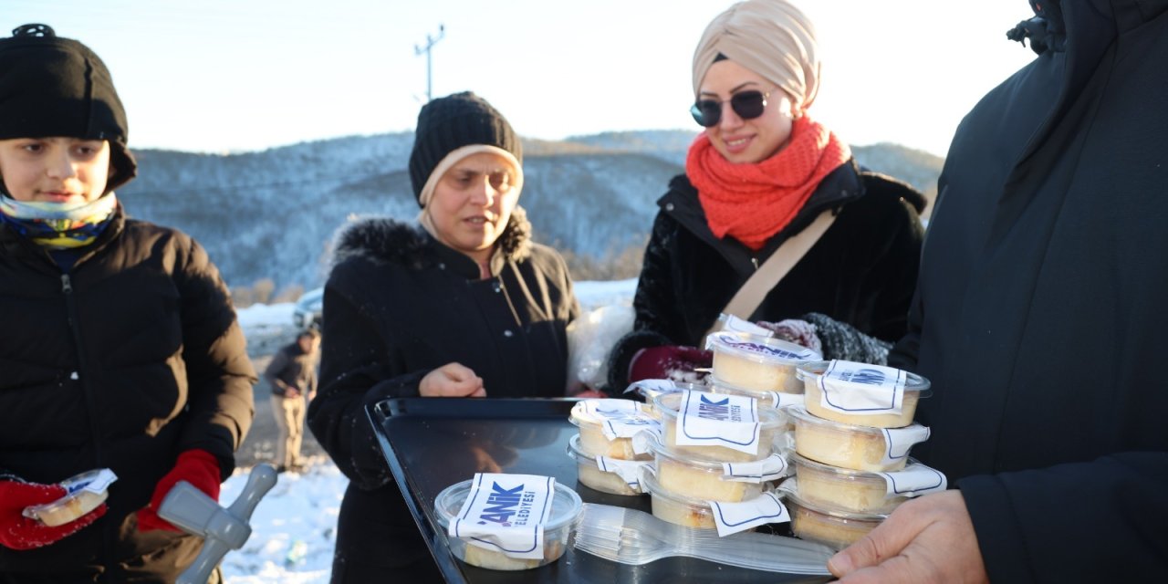Karla mücadele seferberliğiyle yollar açık tutuldu
