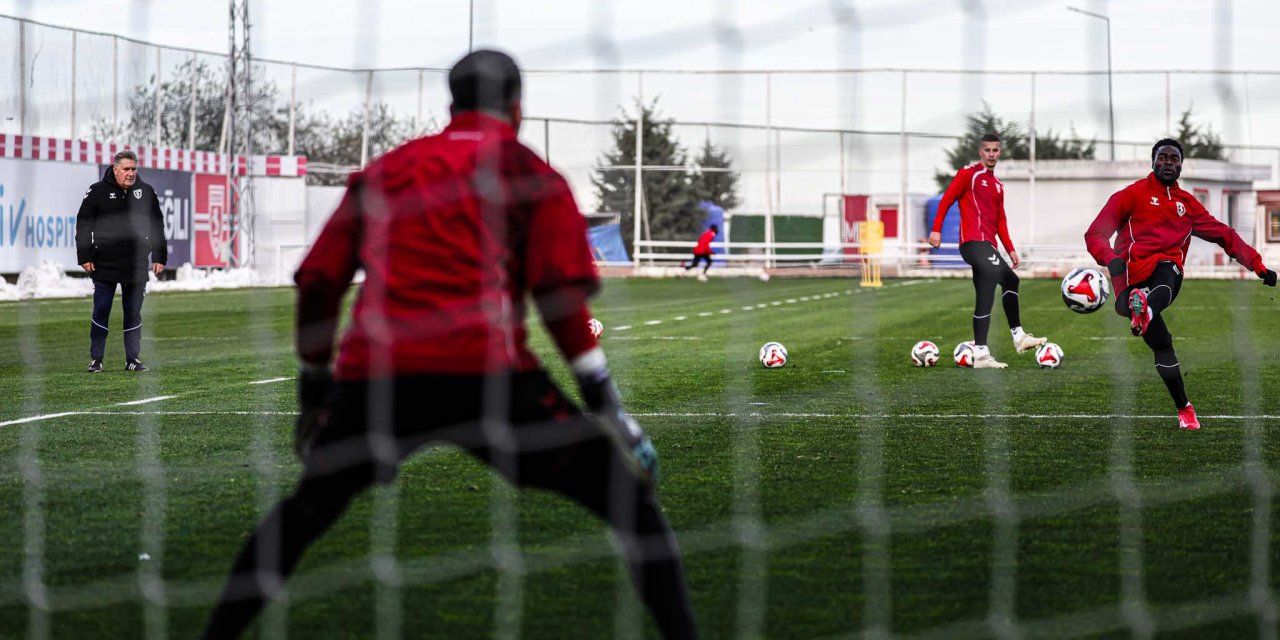 Samsunspor final hedefi ile çalışıyor