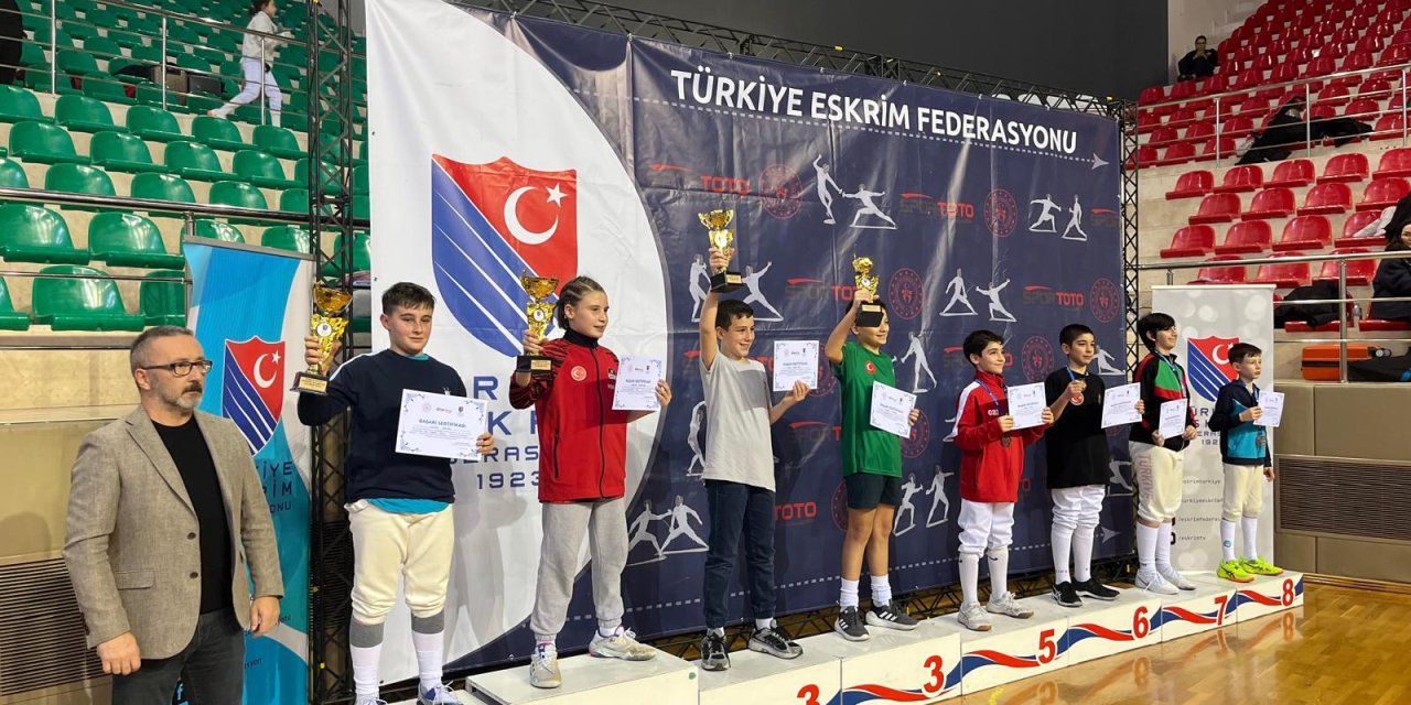 Samsunlu sporcu eskrimde Türkiye Şampiyonu oldu