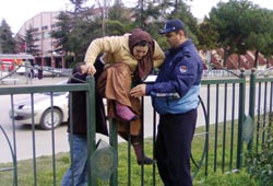 Zabıta dilenci kovaladı