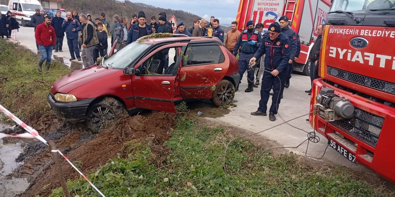 Otomobil sulama göletine devrildi: 2 yaralı