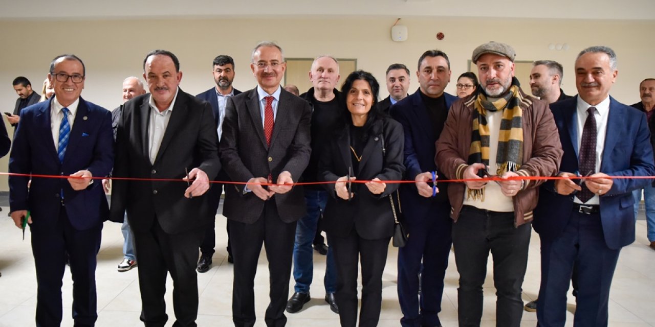 Bilgisayar laboratuvarı ve kütüphane hizmete açıldı