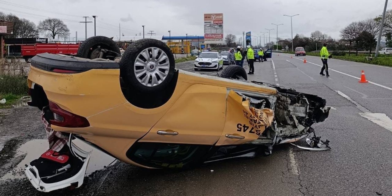 Samsun'da devrilen otomobilin sürücüsü yaralandı