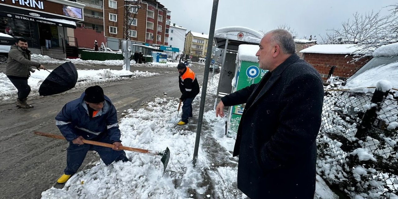 Canik'te karla mücadele çalışmaları sürüyor