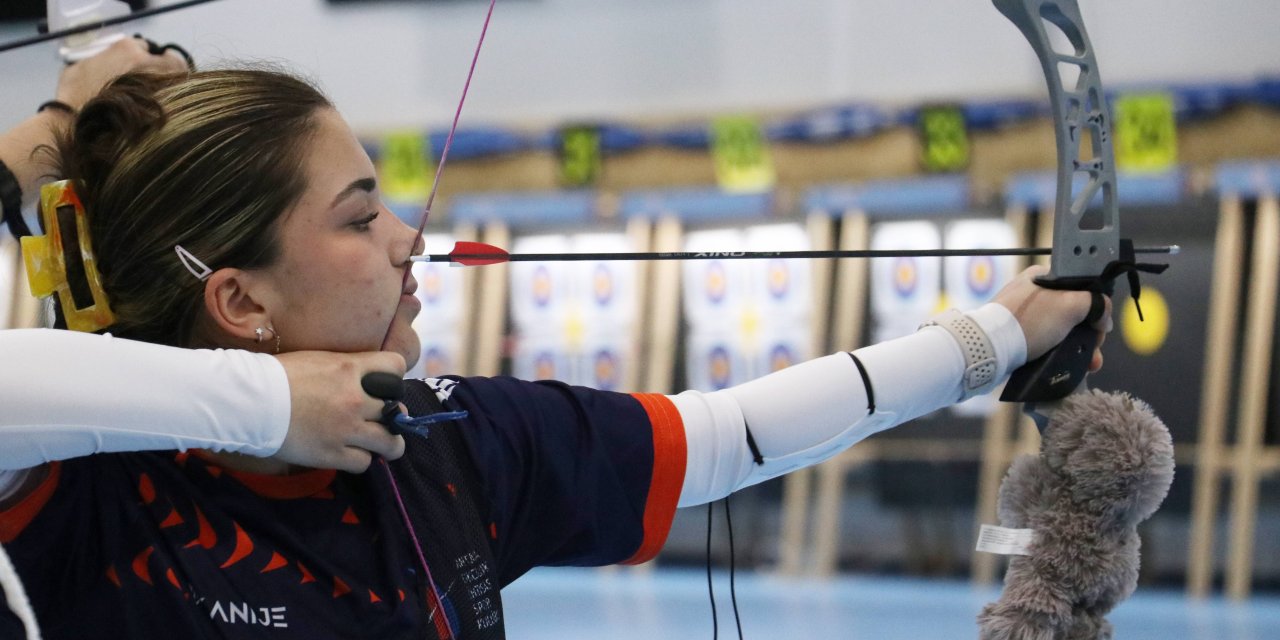Okçuluk Salon Kış Kupası Samsun'da başladı