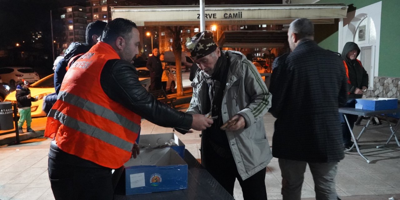 Atakum Belediyesinden kandil simidi ikramı