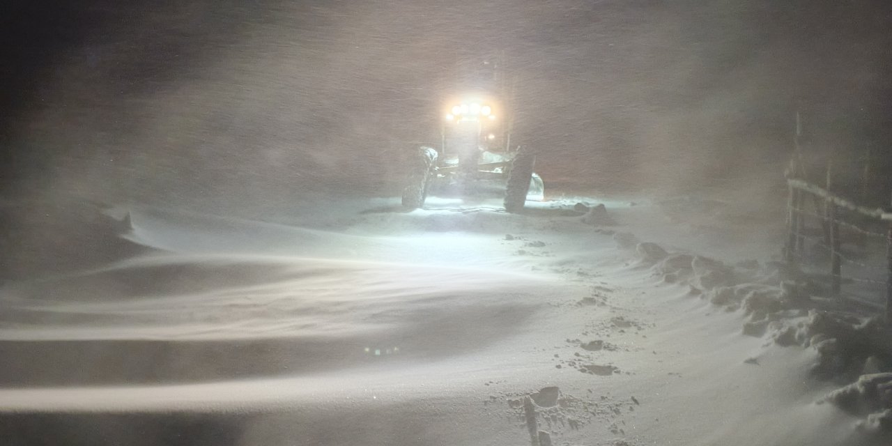 Samsun'da karla mücadele sürüyor