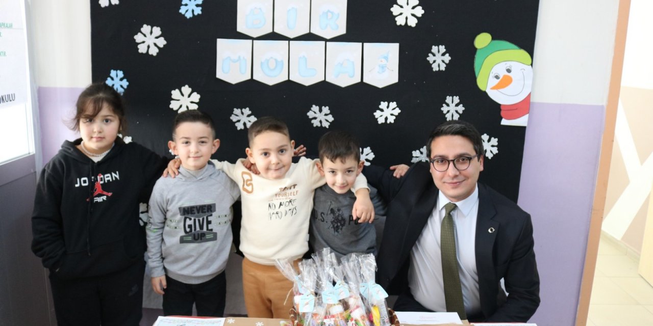 Asarcık Kaymakamı Korkmaz öğrencilerin karne sevincine ortak oldu