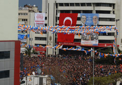 Halk iktidarın yanında