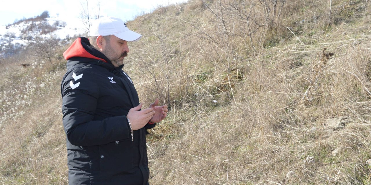 27 yıldır kaza yerini ziyaret ediyor