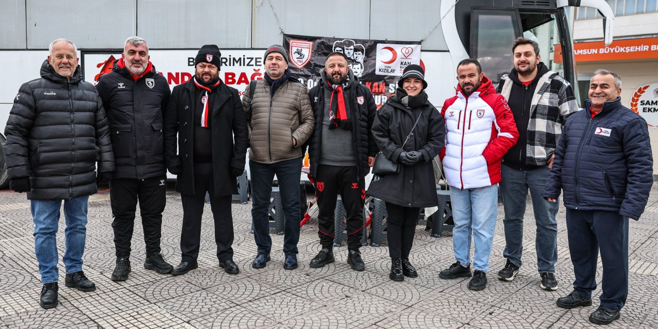 Maç bileti ve forma hediye edildi