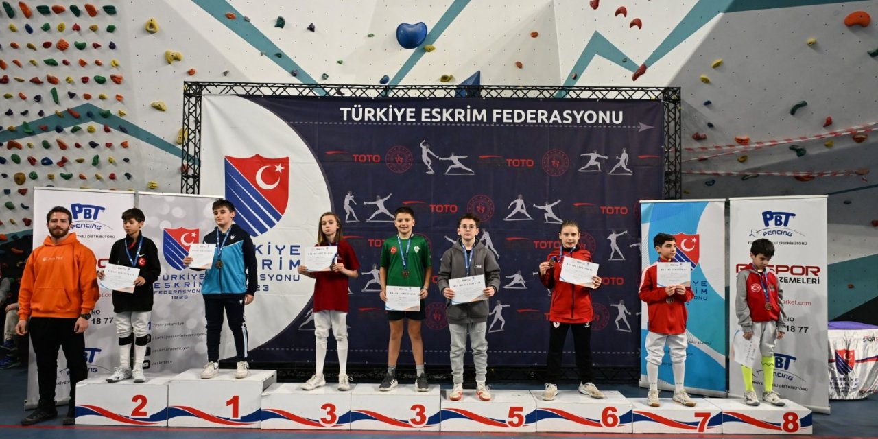 Samsunlu sporcular eskrimde dereceye girdi