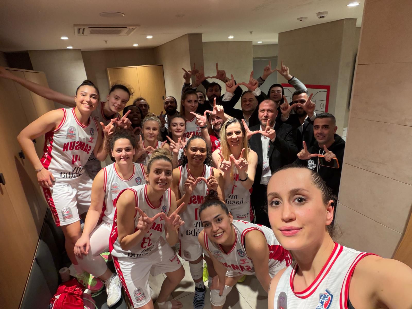 Çifte uzatma sonunda final bileti Zorlu Koleji’nin!