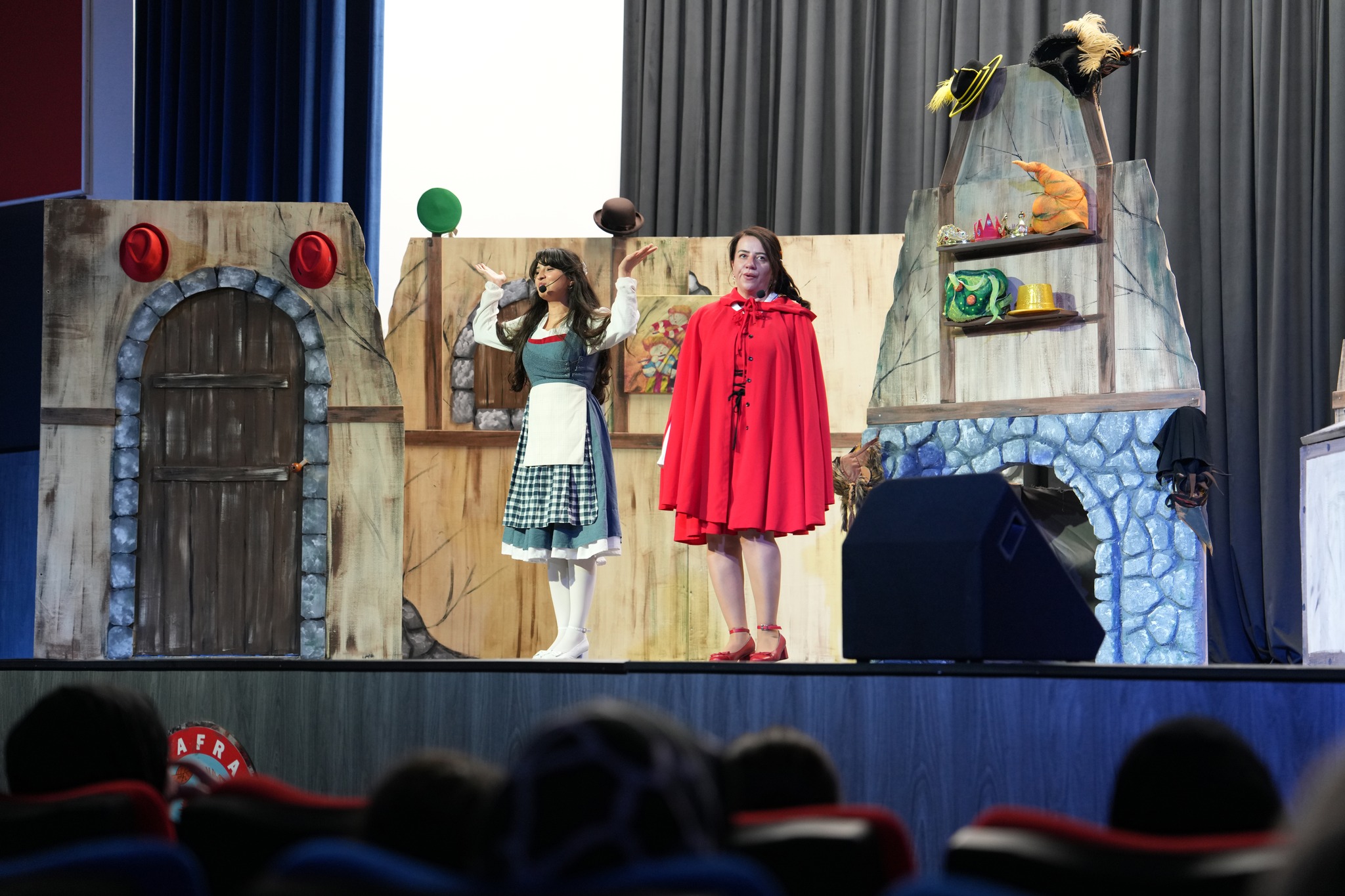 Bafra'da çocuklar bir külkedisi hikayesi ile eğlendi