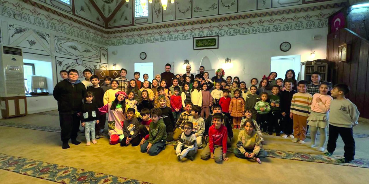 Samsun'da sömestr tatilinde çocuklar camide eğlendi