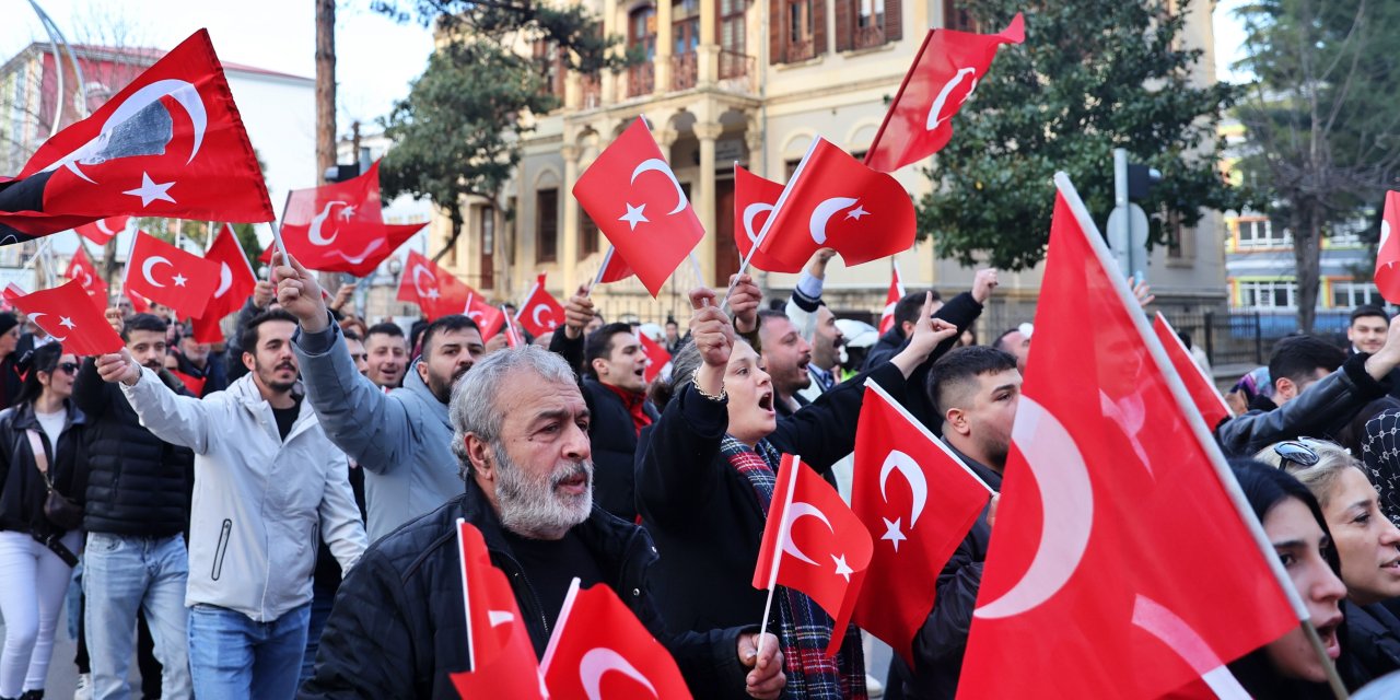 Samsun'da Bayrağa Saygı yürüyüşü yapıld