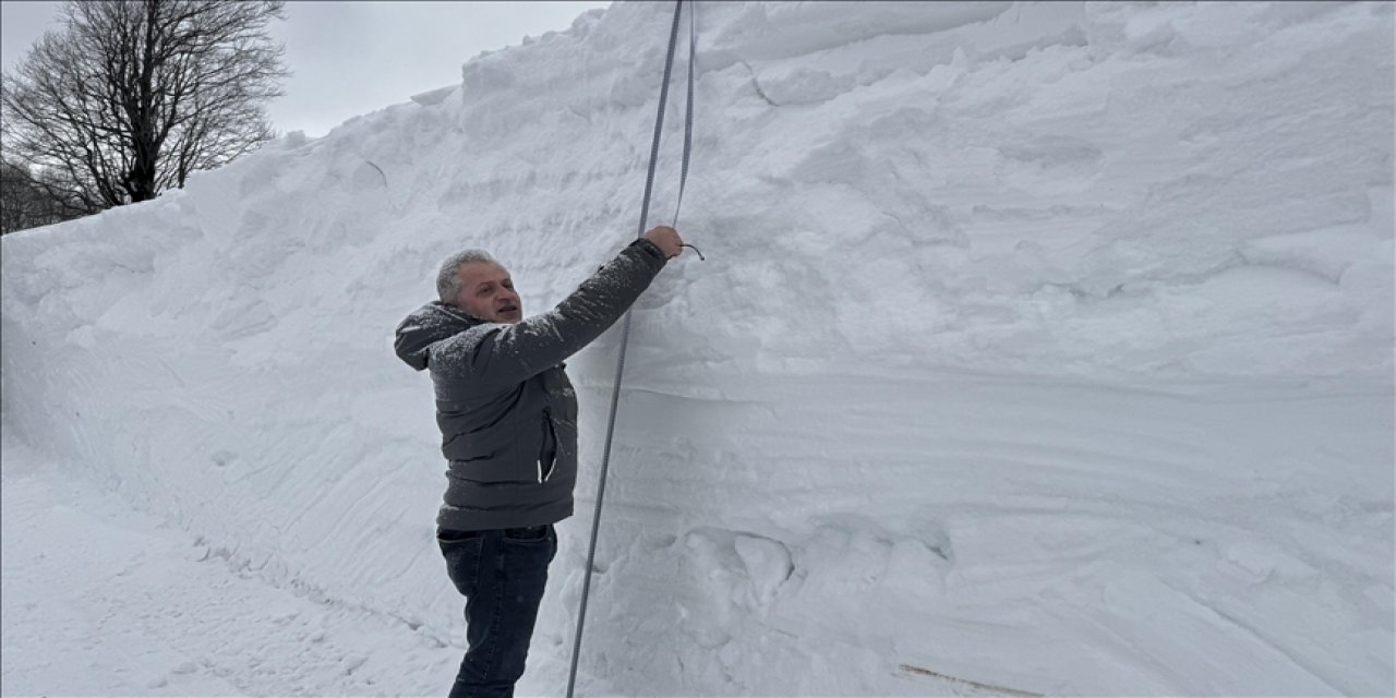 İnsan boyunu aşan karla mücadele sürüyor