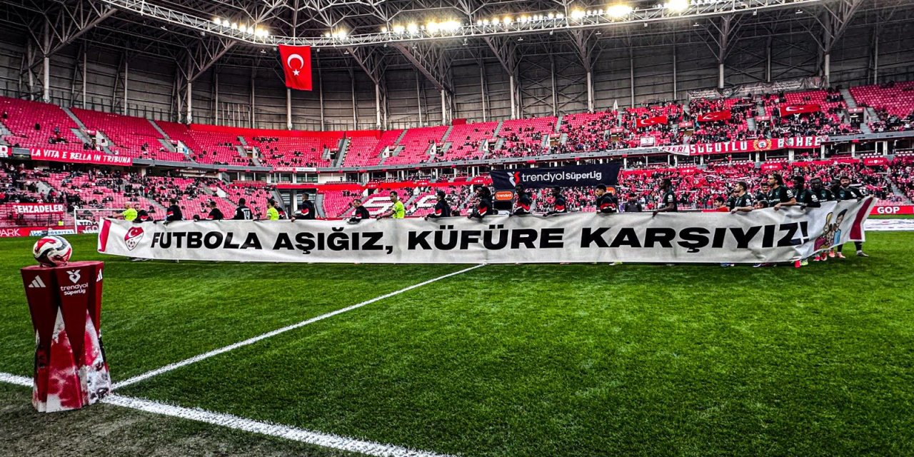 Tribünler boş kaldı