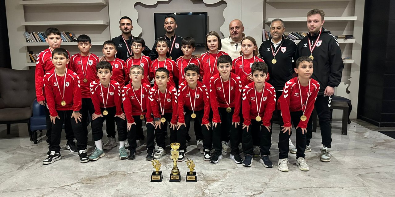 U11 takımı şampiyon oldu